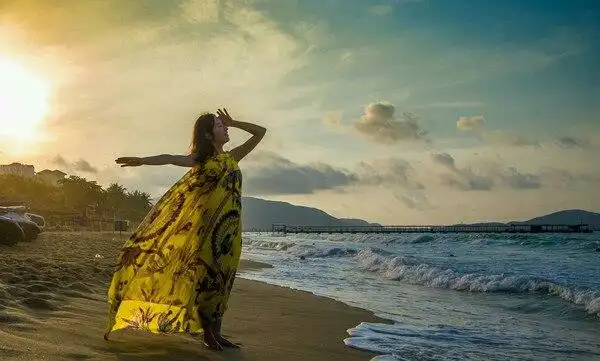 三亚旅游让你眼前一亮的美女及美景