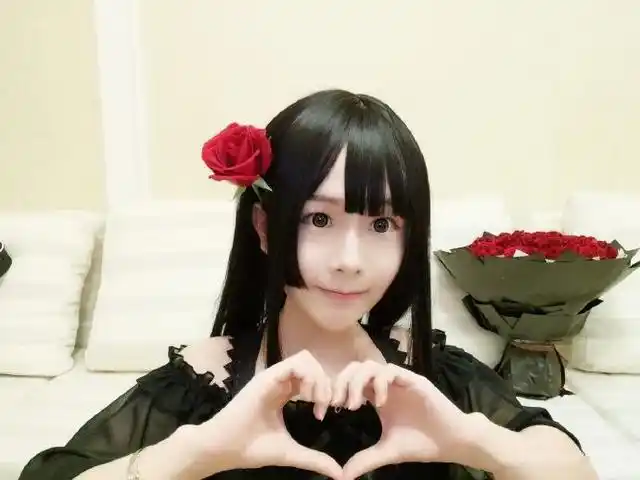 16岁男生成女装大佬,扮相惊艳以假乱真,孩子异装癖家长要怎么办