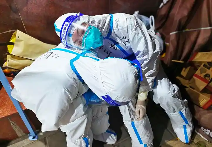 热心居民用镜头记录抗疫一线感人瞬间