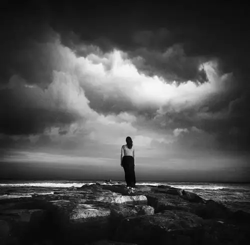 离别了故乡,我与孤影相伴