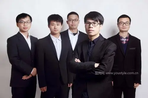 这样也行?小影棚拍摄的多人团队形象照大合影!