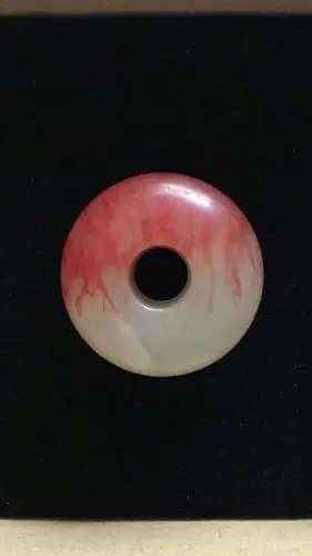 我这个血玉平安扣昨天卖了60万.你们帮我看看是赚了还是陪了