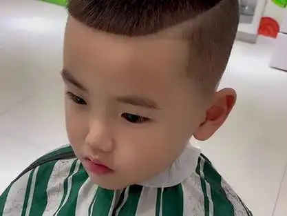 小男生短发发型_小男生短发发型2020年最新款_小男生短发发型2021年