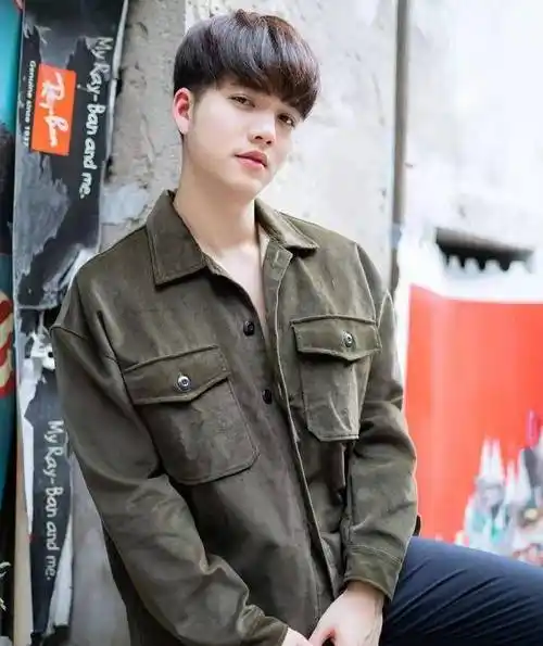 原创00后小鲜肉的男模生涯粉嫩粉嫩的他身材也很棒真是未来可期