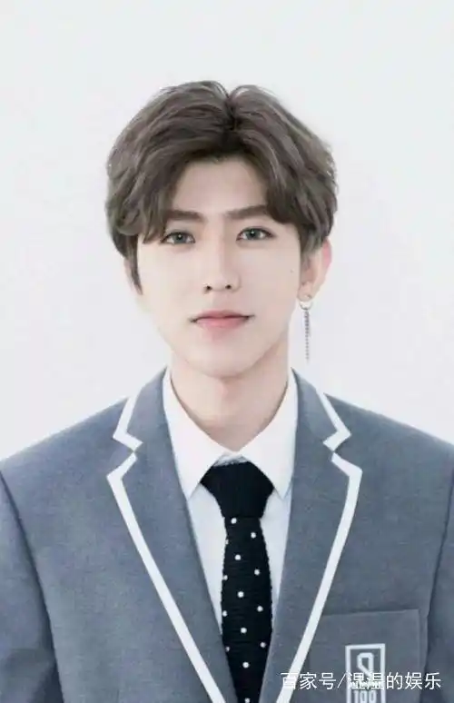 正式出道仅仅一年左右,籍籍无名的蔡徐坤为何这么红