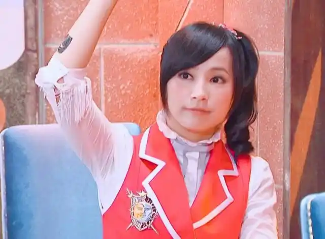 萌学园素材抱图关注