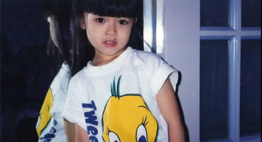 文咏珊还是很乖的,她于1988年出生于香港一个普通家庭,小时候就很爱美