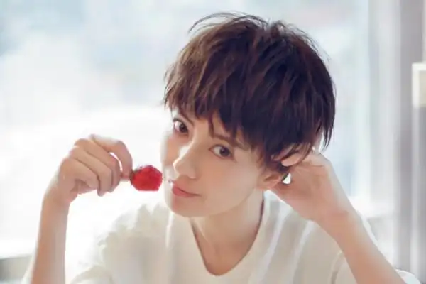 高圆圆回归短发大片