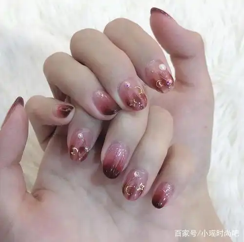 最适合短指甲的新年美甲图片,真的随便挑一款都好好看