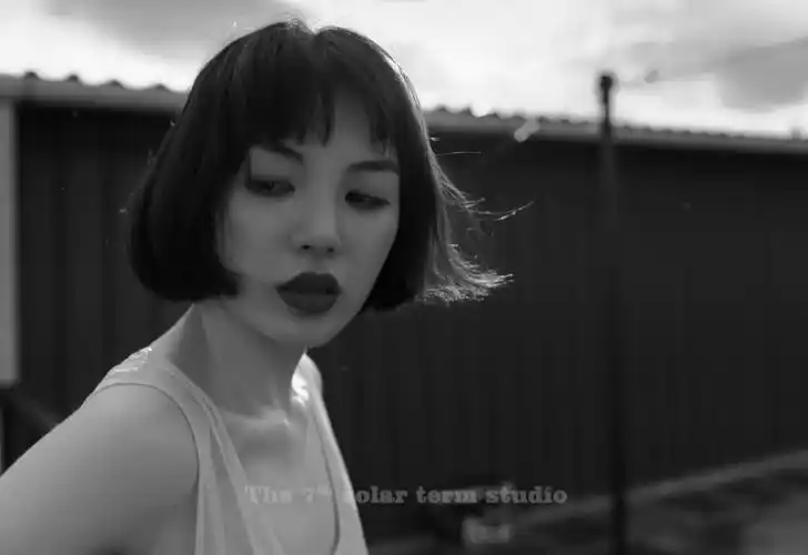 禁欲系失足少女黑白版