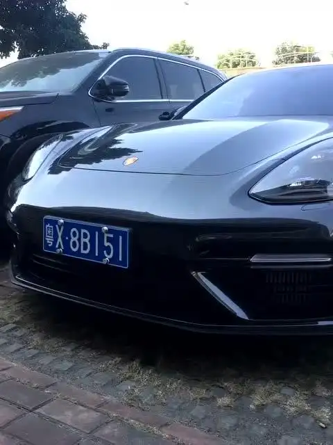 街拍顶级跑车保时捷帕拉梅拉,太惹眼了!