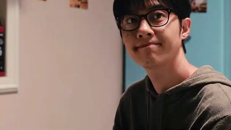 半个喜剧:孙同送身份证,终于鼓起勇气表白,看好他们!