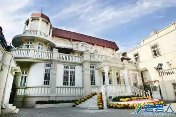 于凤至将两处别墅都按照当年北京顺城王府内家里的居住式样重新装修