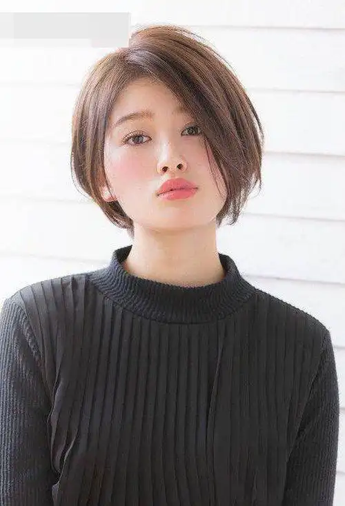 今年流行什么发型女圆脸,30一40岁女人发型短发-图2