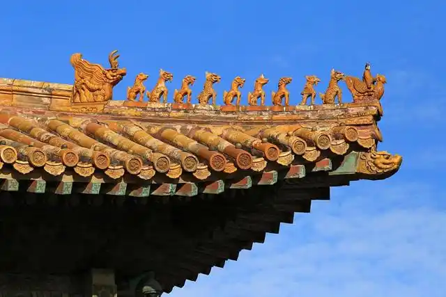 故宫屋顶有哪些冷知识?不同颜色琉璃瓦寓意什么?雕像有何意义?