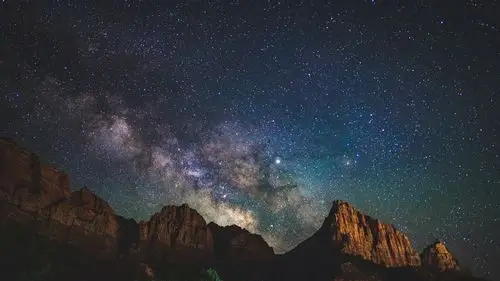 梦幻唯美的璀璨星空