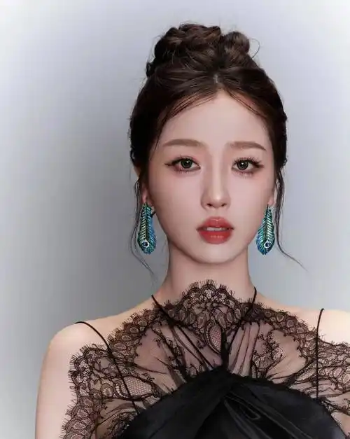 虞书欣gq盛典黑白两套造型 云朵白纱裙又纯又欲 蕾丝黑裙优雅高贵_美