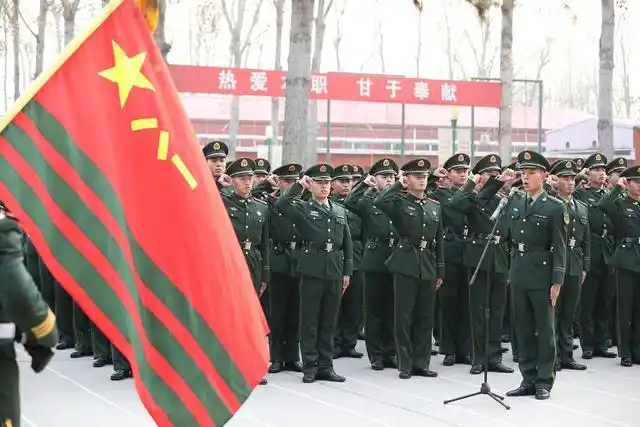 武警北京总队执勤第二支队举行2021年度秋季新兵授衔仪式组图