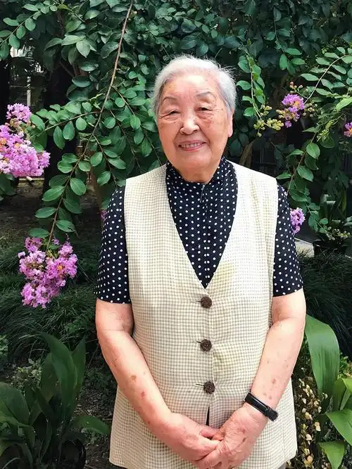 摄影人为老人公益拍照,帮"阿拉爸妈"准备重阳礼物