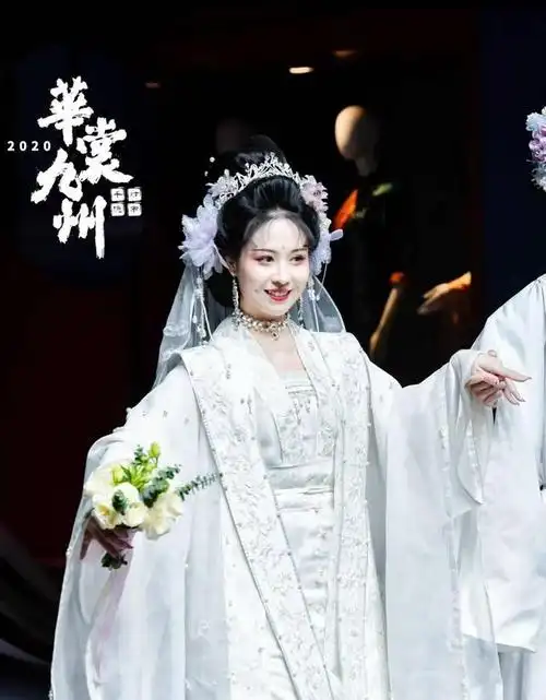 《知否》:中国婚礼,绿色婚服不算啥,黑色,白色才让你开眼界