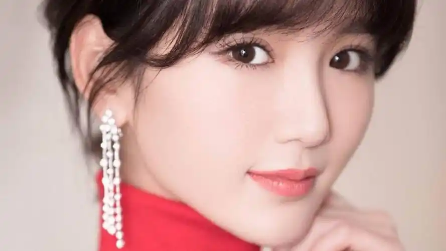 性感美女明星毛晓彤优雅个性高清桌面壁纸