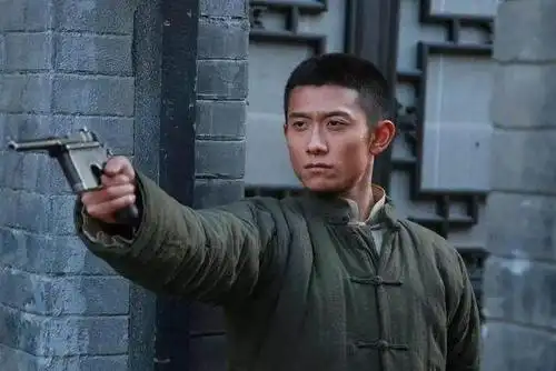 出演过良心抗战剧的青年演员里,除了文章就服这位!