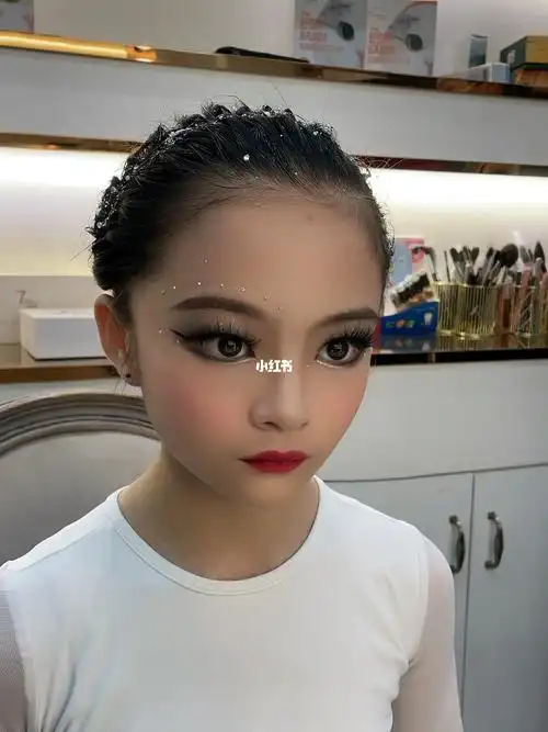 拉丁舞妆容妆容风中要洋气