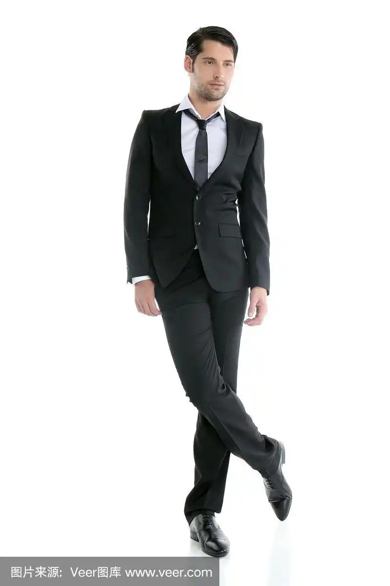 时尚全身优雅的年轻黑色西装男