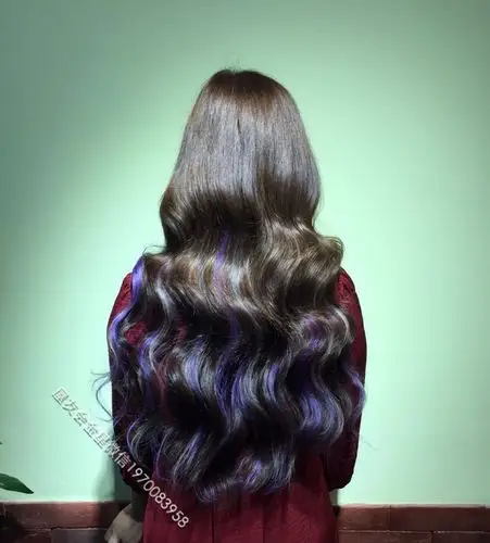 挑染 时尚发型 潮流发型 紫色 蓝 水波纹 背影杀手 无痕接发