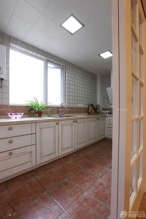 最新简欧风格厨房推拉门装修实景图欣赏