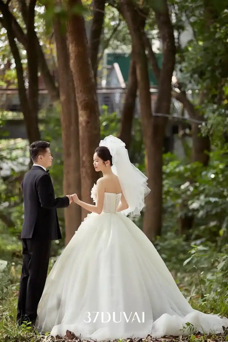 必拍的外景婚纱照丨浪漫的99森系婚纱照.#福州婚纱摄影 @3 - 抖音