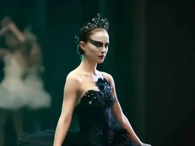 《黑天鹅》:娜塔莉·波特曼的表演技巧与角色转型_尼娜_情感_观众