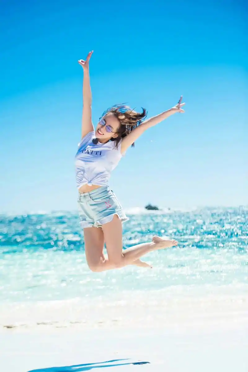 张嘉倪嫩嫩的美脚丫