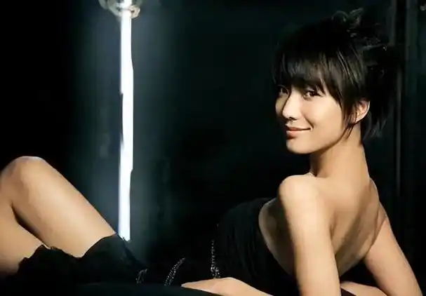 王珞丹凭借奋斗成名后拒绝拍摄暴露戏导致事业下滑