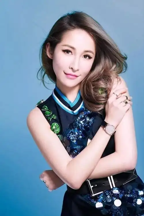 萧亚轩传:从出道巅峰到任性消失 中间是与十几个男人纠葛