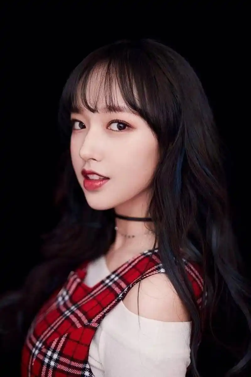 程潇跳一半骨折了# 反正我是不信.你信吗?营销的有点过度了吧.