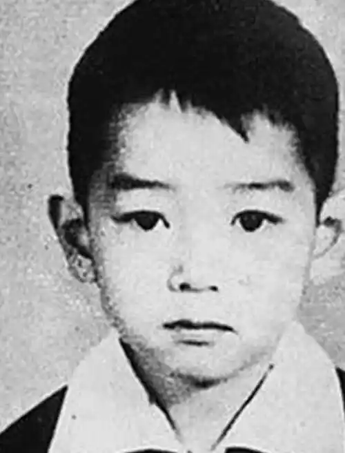 一夫两妻,如今又身陷"睡粉门",71岁的"歌坛大哥"谭咏麟怎么了?_失败者