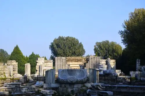 在北京旅行,到了圆明园遗址公园,发现这天免费了