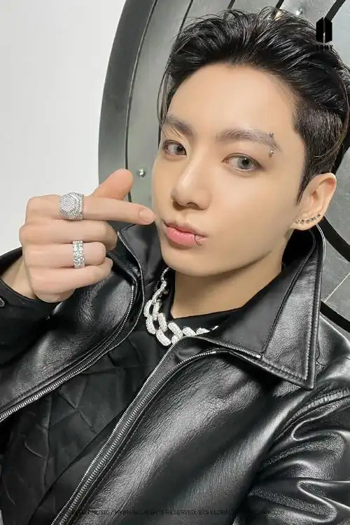 田柾国kpop世永一#【weverse】240613 官方更新柾国相关  锋利的 帅气