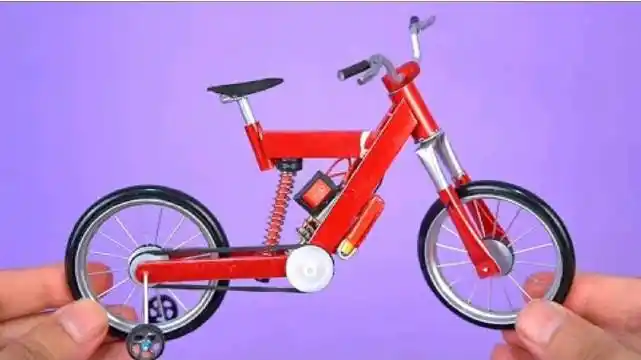 真的是心灵手巧啊小伙用易拉罐手工制作了一辆迷你自行车67