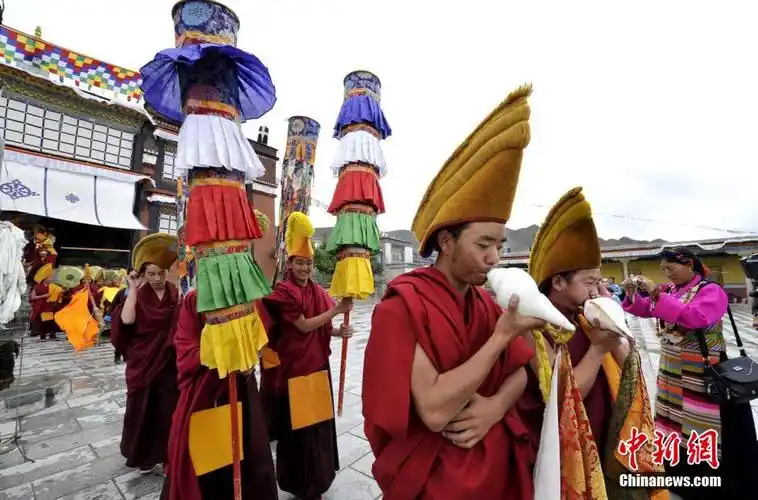 西藏岗坚寺举行展佛仪式纪念释迦牟尼佛转法轮日