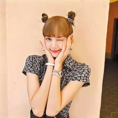 俏丽减龄的双丸子头