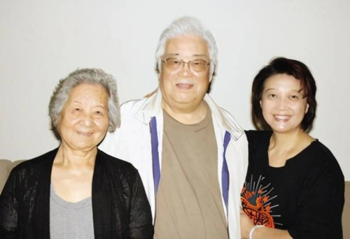 90岁于洋近照曝光,满头白发大腹便便,和妻子恩爱多年却丧子