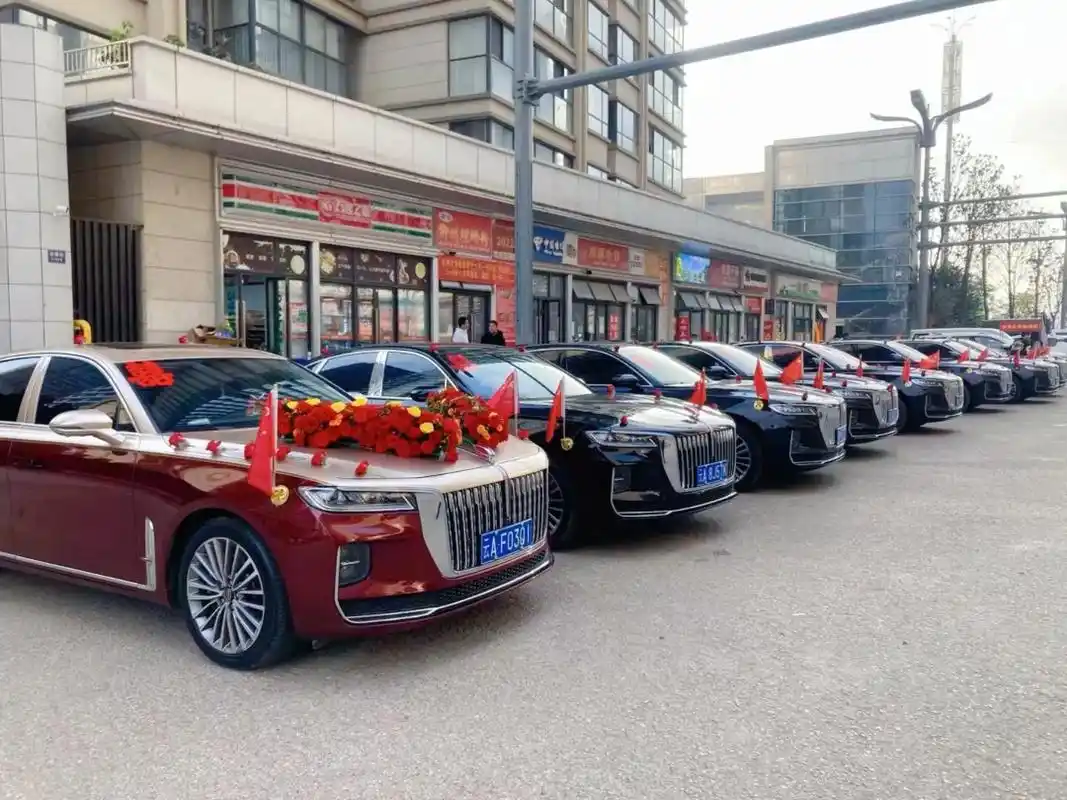红旗婚礼车队为你送上真挚的祝福,鸿运当头旗开得胜,红旗出征, - 抖音