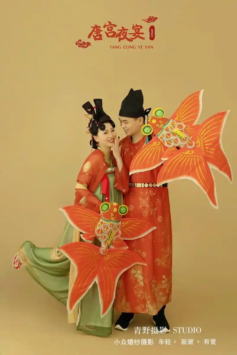 古风汉服美如画 #晒一晒我的婚纱照 #唐制汉服婚纱照 心心 - 抖音