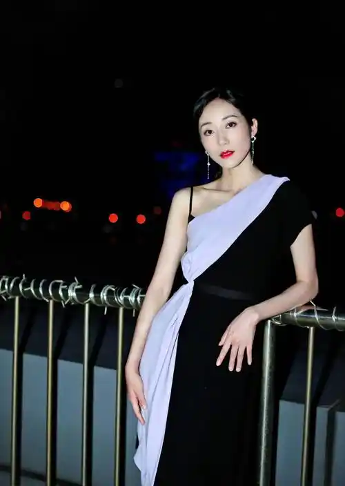 气质_藏蓝色_时尚