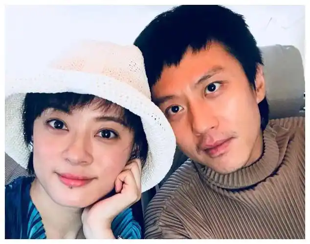 演员郝蕾告别刘烨独自带两子两次婚离轨迹揭秘