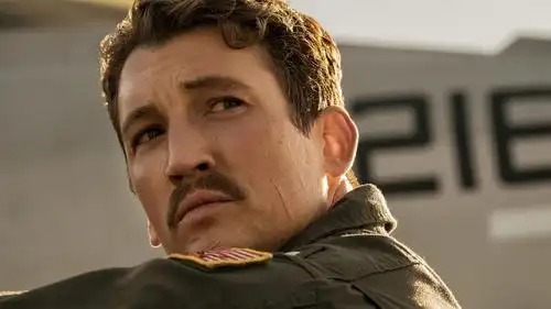 壮志凌云2:独行侠 (2020)