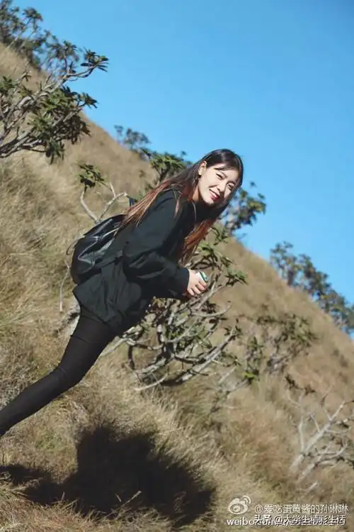 上海师范大学校花日常生活照笑容甜美身材赞