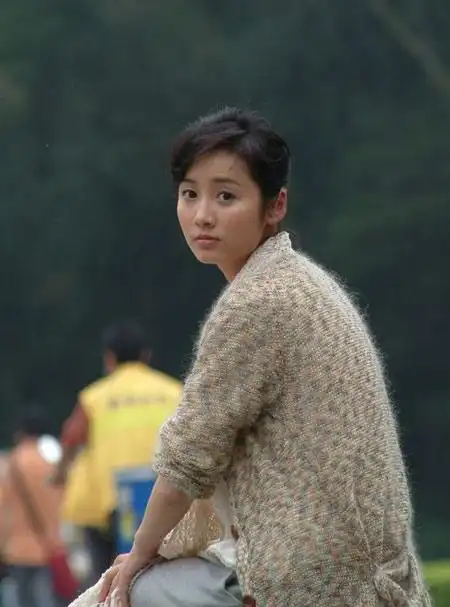 清纯玉女携手著名演员朱琳倾情打造的32集家庭悲情伦理剧《雪在烧》